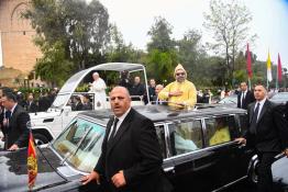 Image du Maroc Professionnelle de  Sa Majesté le Roi Mohammed VI offre une cérémonie d'accueil officiel à Rabat en l'honneur de Sa Sainteté le Pape François, Samedi 30 Mars 2019. Le Pape François est arrivée au Maroc pour une visite officielle de deux jours. (Photo/ SPPR) via Jalilbounhar.com 